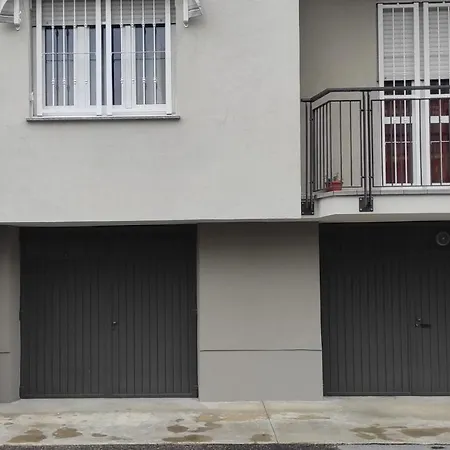 Apartment Vinhome Bilocale Con Garage Privato Centro