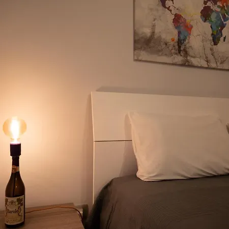 Vinhome Bilocale Con Garage Privato Centro Alba (Piedmont)