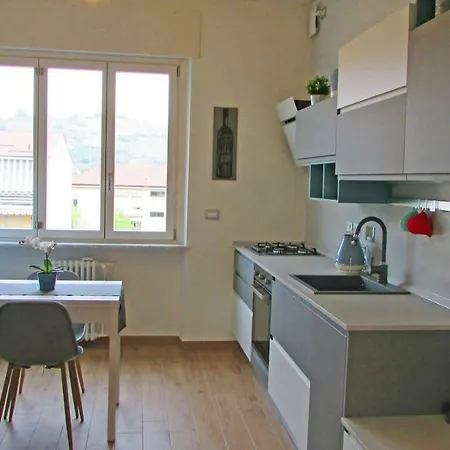 Vinhome Bilocale Con Garage Privato Centro Alba (Piedmont)