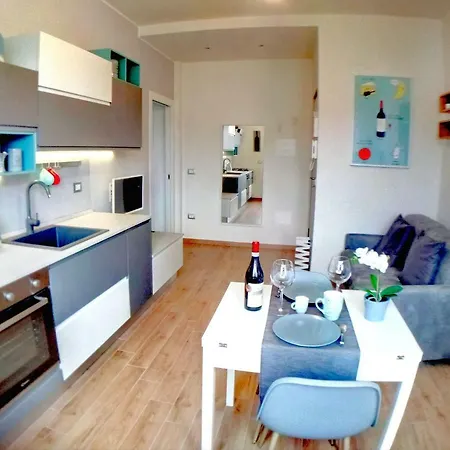 Vinhome Bilocale Con Garage Privato Centro Alba (Piedmont)